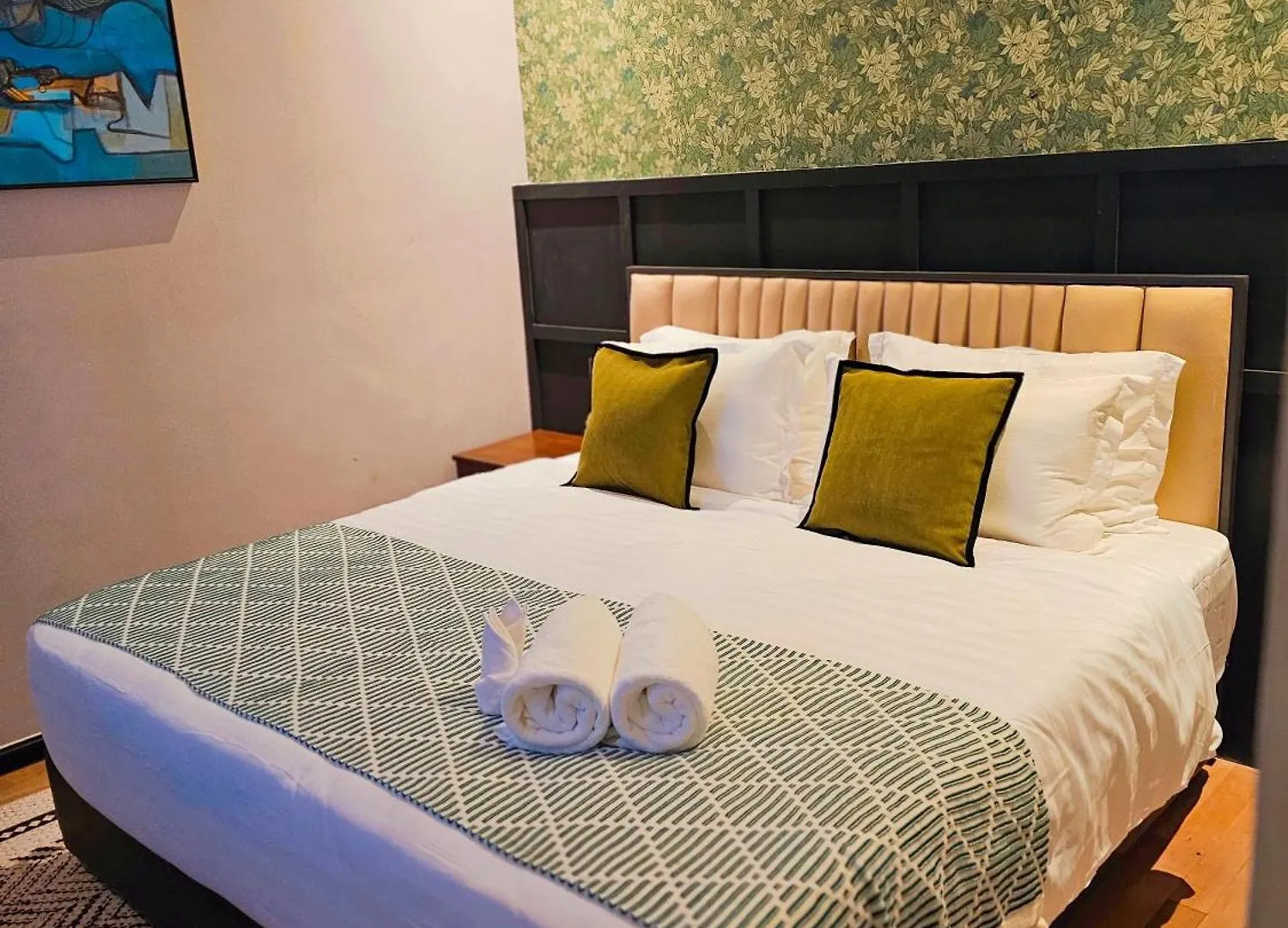 Reunion Carnarvon Hotel George Town