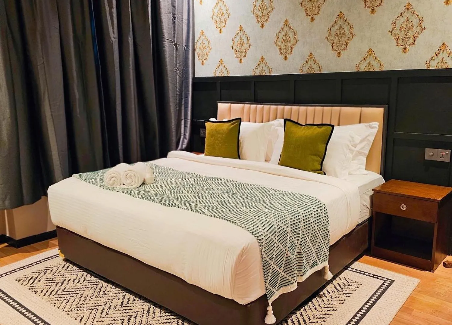 Reunion Carnarvon Hotel George Town