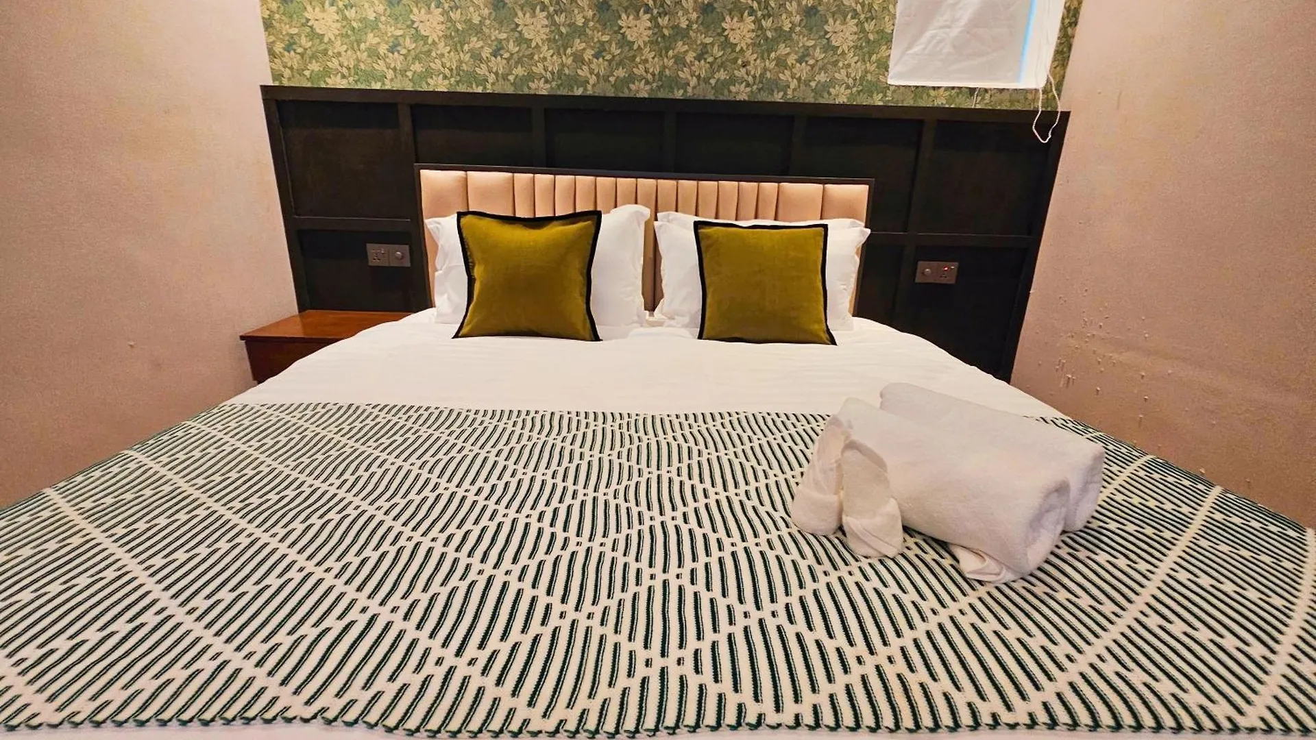 Hotel Carnarvon Suites By Reunion George Town