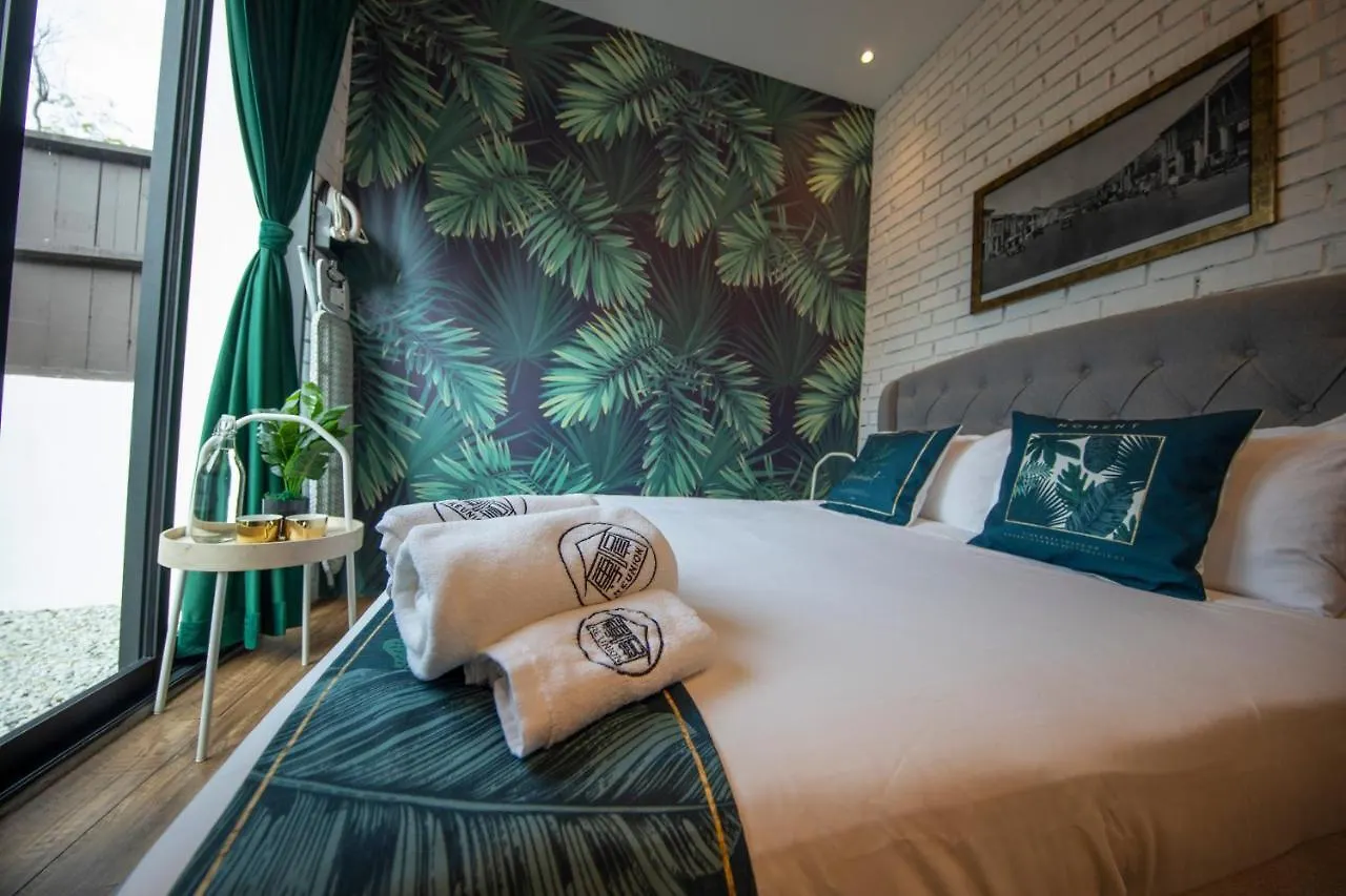 Carnarvon Suites By Reunion George Town 3*,